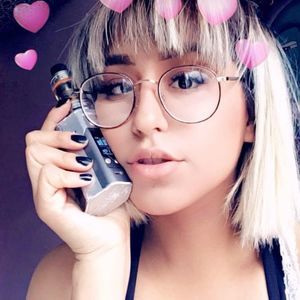 Meet your Posher, Lorrena